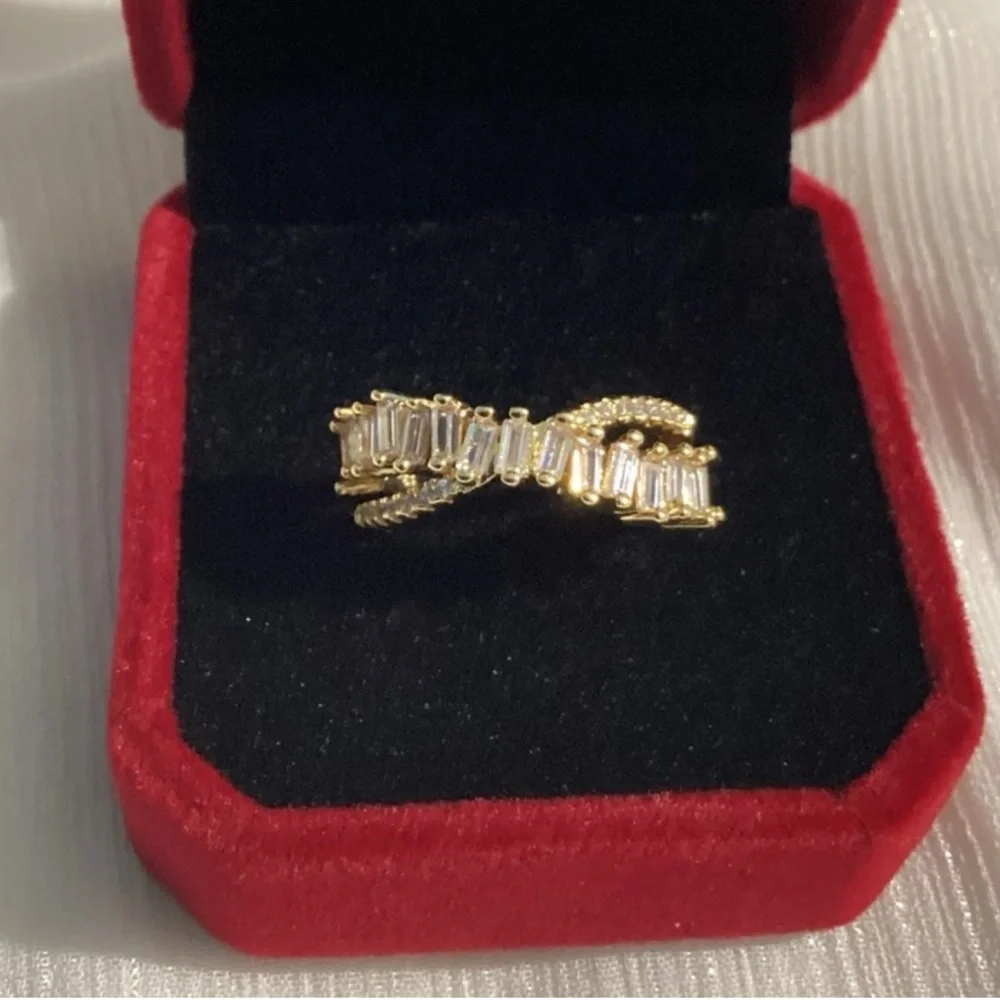 - 💄10k Gold Vermeil baguette CZ DiamondCrisscross band - Picture 1 of 17